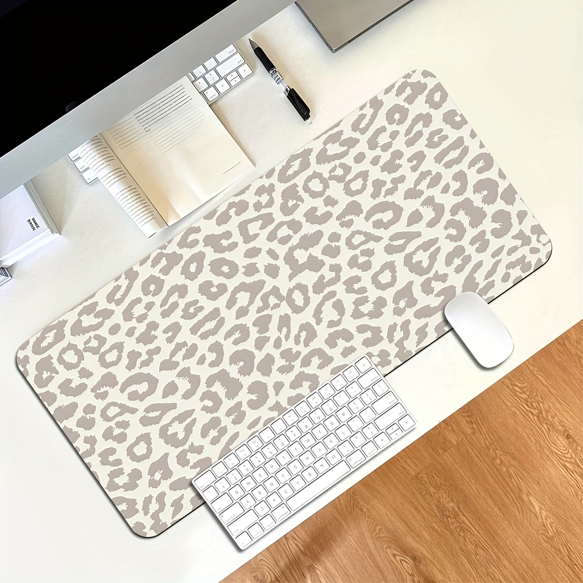 Beige Leopard Print Extended M - Desk Setup Beige recension och pris